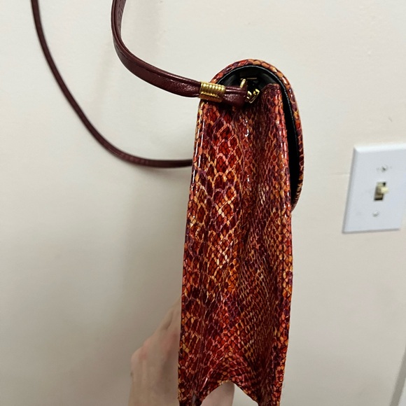 Elegant Red Snake Print Women's Bag - Picture 4 of 5